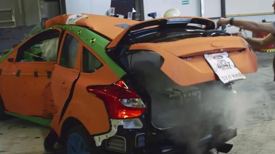 Ford focus 2 краш. Краш тест форд фокус 3. Ford focus краш тест. Ford focus краш тест. Краш тест форд фокус 3.