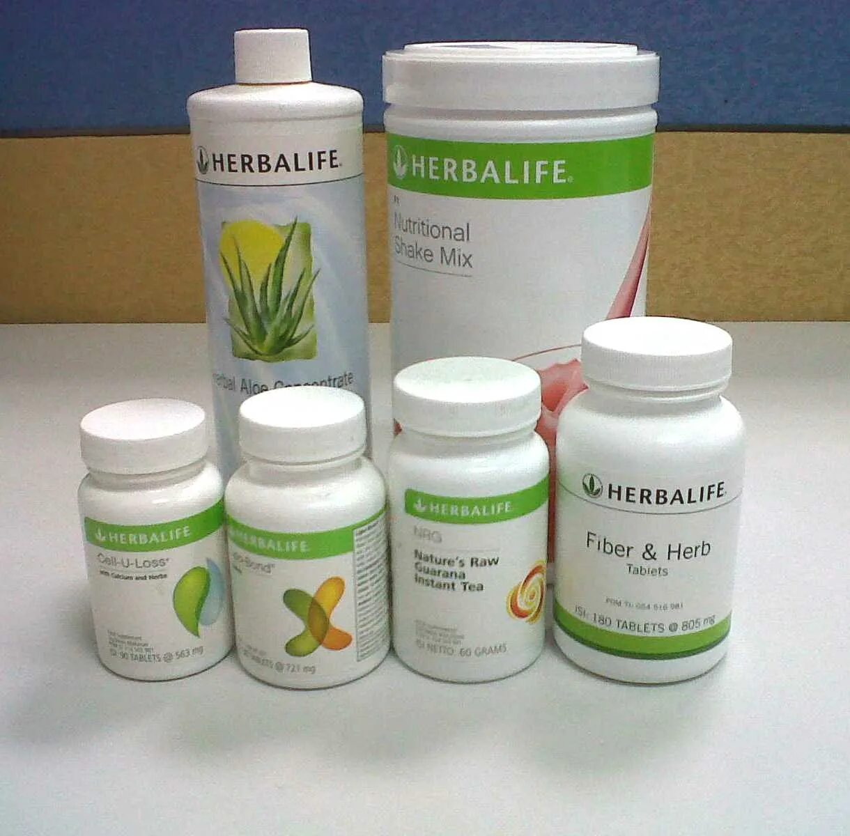 Продажа гербалайфа. БАДЫ Гербалайф. Гербалайф таблетки. Herbalife таблетки для похудения. Гербалайф для похудения желтые таблетки.