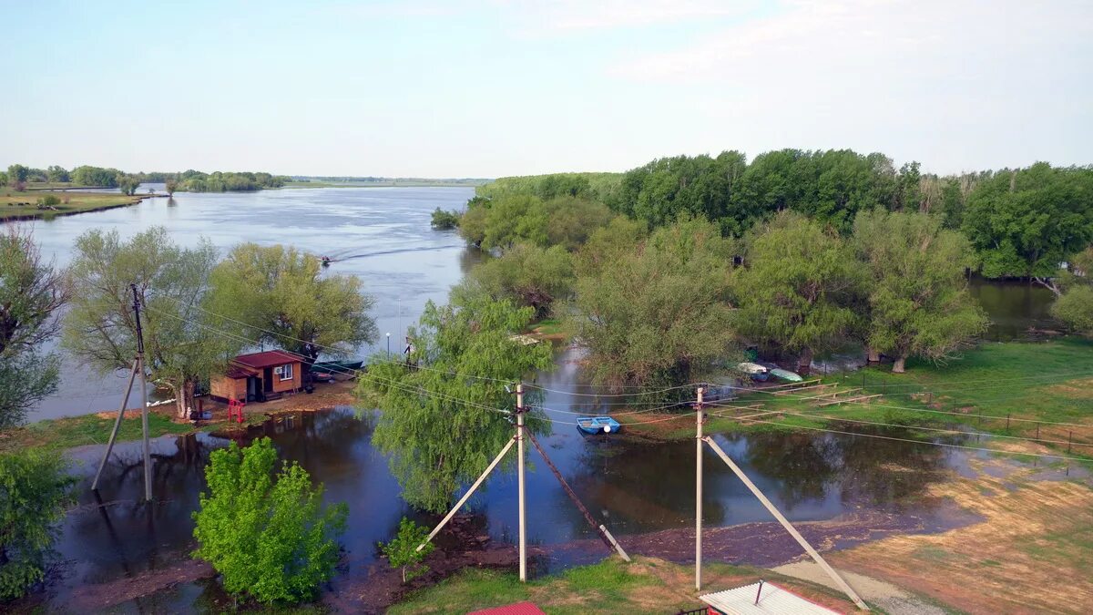 Уровень ахтубы в ахтубинске сегодня. База Трехречье Ахтуба. Река Ахтуба Трехречье. Река Ахтуба в с.Болхуны. Река Бузан Трехречье.