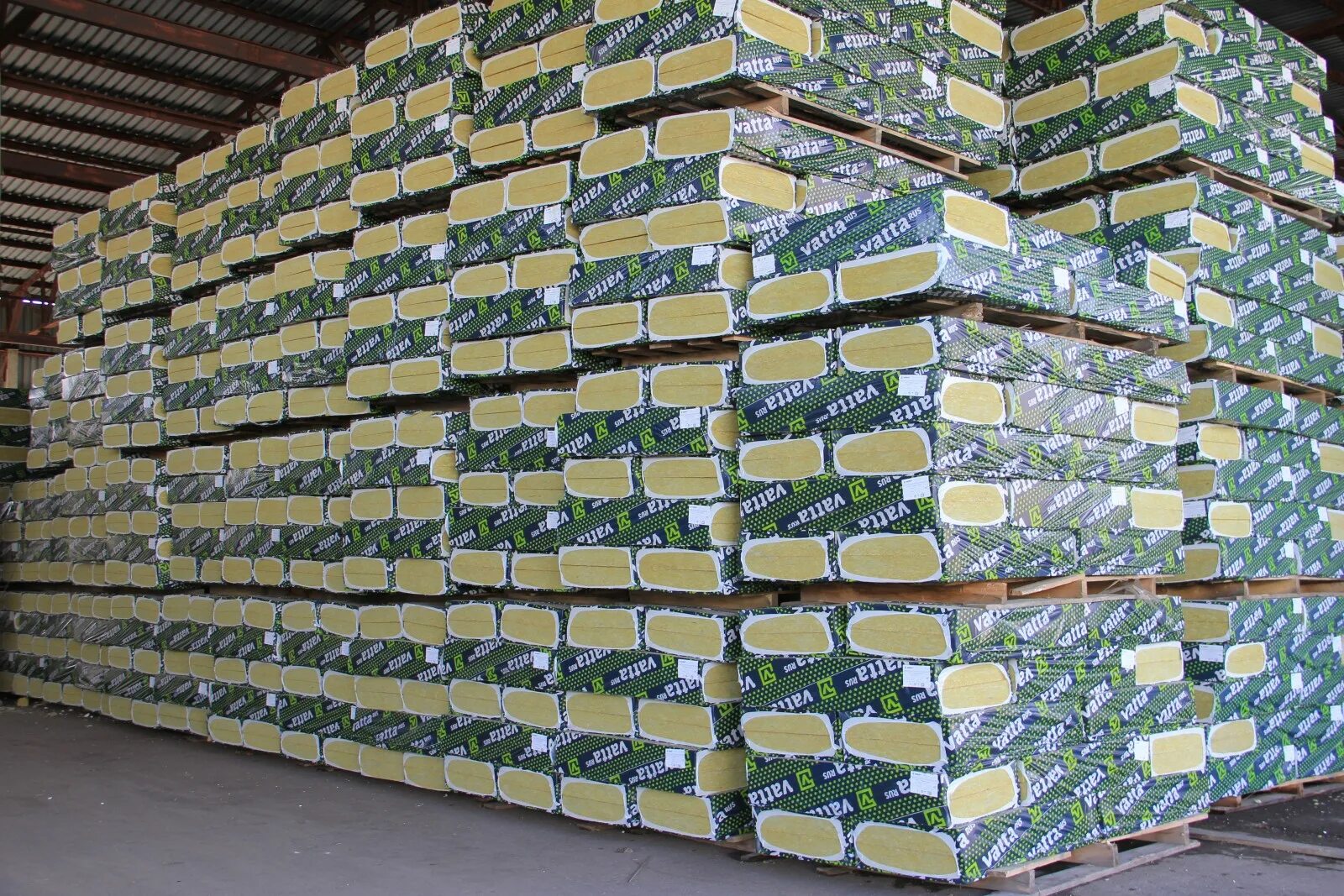 Пенополиуретан снаружи. Утепление самара. Напыляемый утеплитель для стен. Как утеплять эковатой стены своими руками. Утепление стен эковатой.