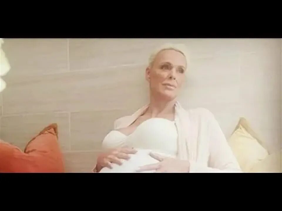54-летняя экс-жена Сталлоне показала фото своего новорожденного пятого ребенка Н