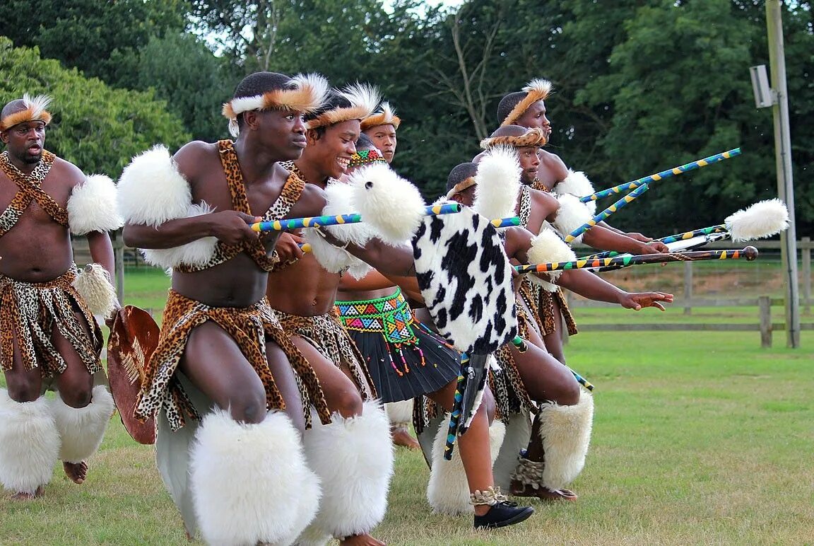 Zulu tribe. ЮАР Зулусы. Племя Зулу в Африке. Африка Зулусы Зулусы. Племя зулусов в Африке.