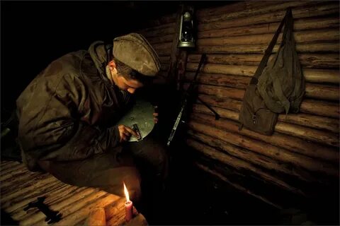 Жил в землянке в окопе