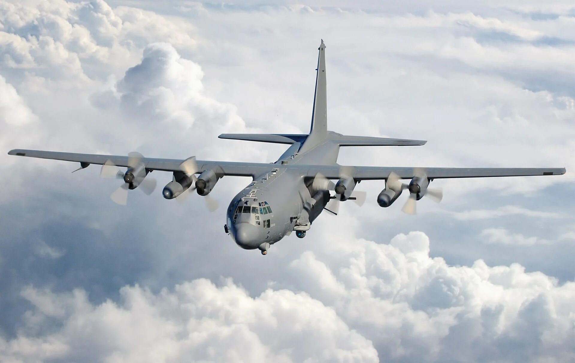 130 spectre. Американский самолет AC 130u. Летающая батарея Lockheed AC-130. AC-130 Spectre. AC 130 Gunship.