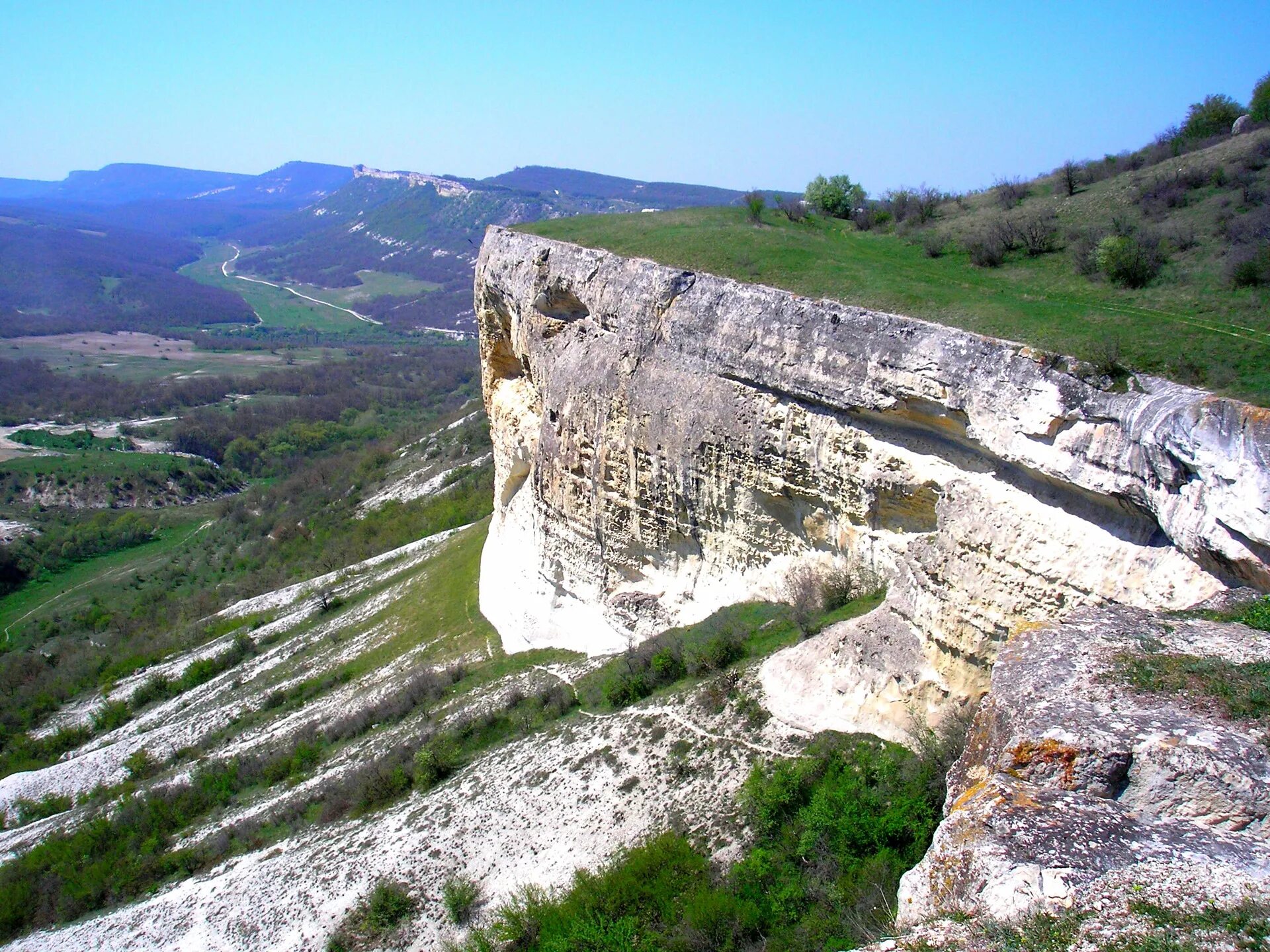 Бакла гора Крым. Пещерный город Бакла. Бакла пещерный город в Крыму. Бакла Бахчисарайский район.