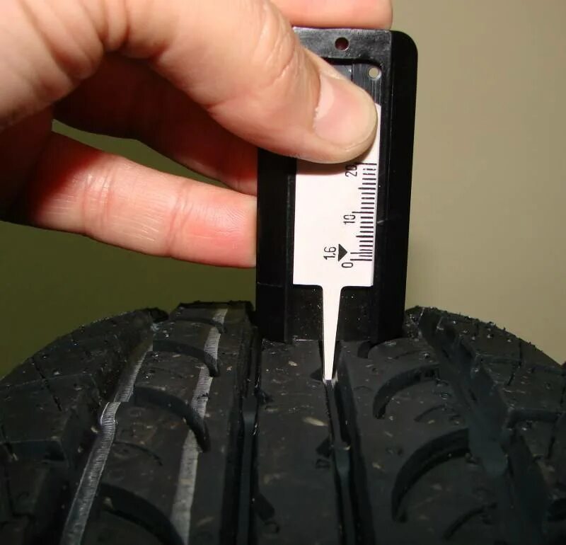 Какой протектор у новых зимних шин. Глубина протектора yokohama 015. липучка goodyear 275/65/17 высота протектора. высота протектора шин трактора мтз 80. высота протектора летних новых шин «zeta ztr20 215/60 r16 95v».