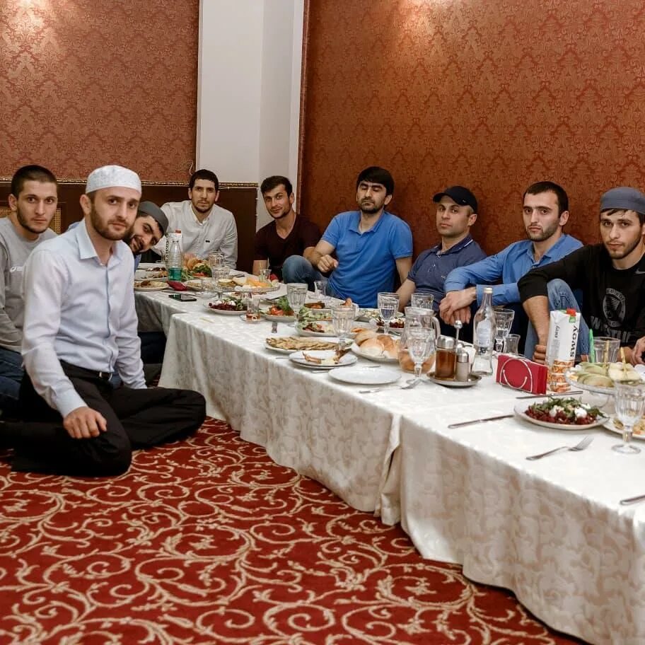 республиканский ифтар в дербенте. агульский ифтар в махачкале. республиканский ифтар казань. ифтар в банкетном зале. ифтар 2022 казань экспо.