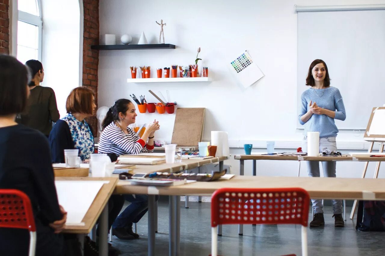 Учеба в старшей школе. Подростки на занятиях. Тестирование школьников. Класс с учениками. Работа скул.