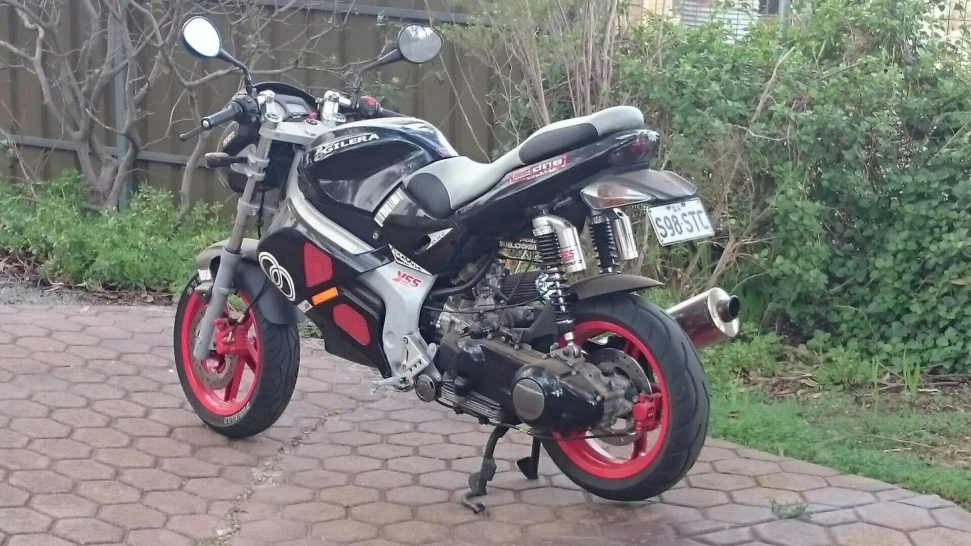 Dna мотоцикл. Скутер gilera dna 50. Мотоцикл гилера дна 50 кубов. Скутер gilera dna 50. Скутер gilera dna 50.