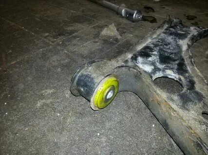 Когда менять сайлентблоки рычагов