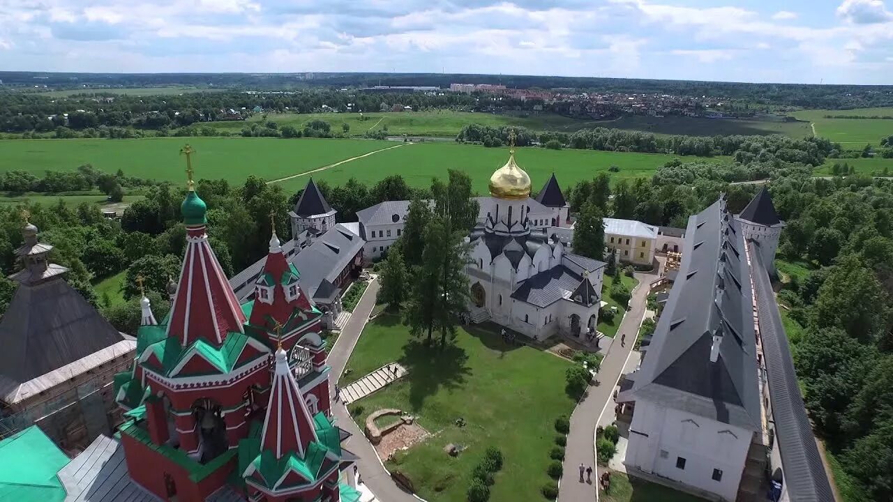 Погода в звенигороде на сегодня. Звенигород. Лагерь в Звенигороде. Звенигород инфраструктура. Звенигород достопримечательности.