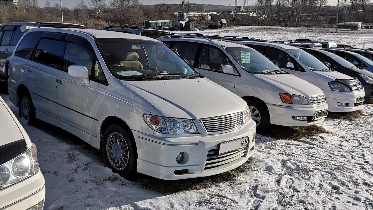 Продажи авто тойота владивосток. Авторынок Хабаровск. Авторынок Хабаровск на монтажной. Владивосток зелёный угол машина минивэн. Дром Хабаровск.