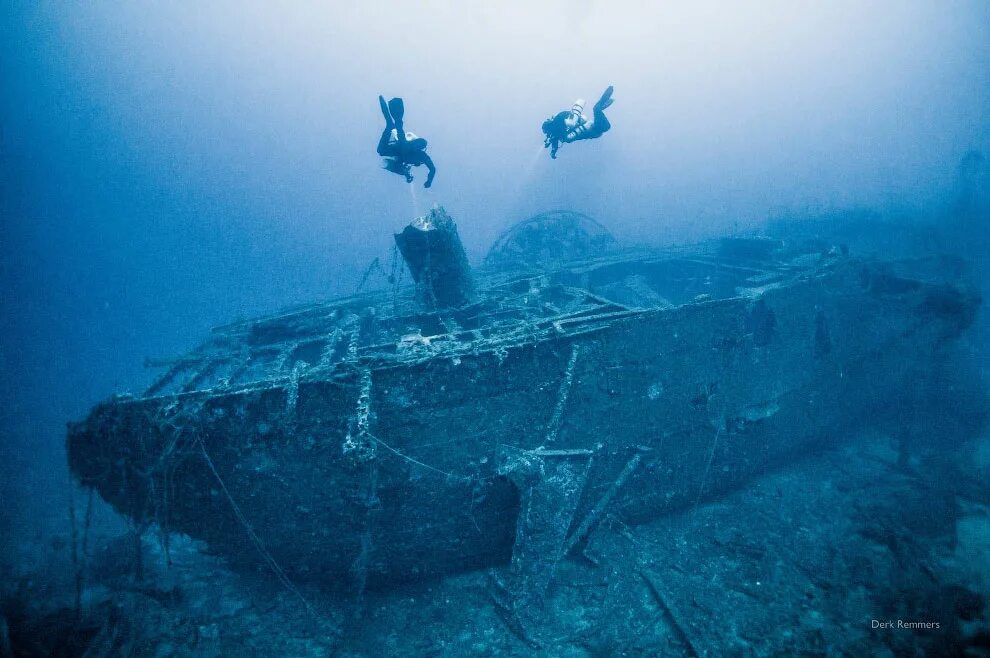 Затонувший корабль Варягин. Затонувший корабль Мысхако. Корабли под водой. Затонувшие подводные корабли. Корабли на дне океанов