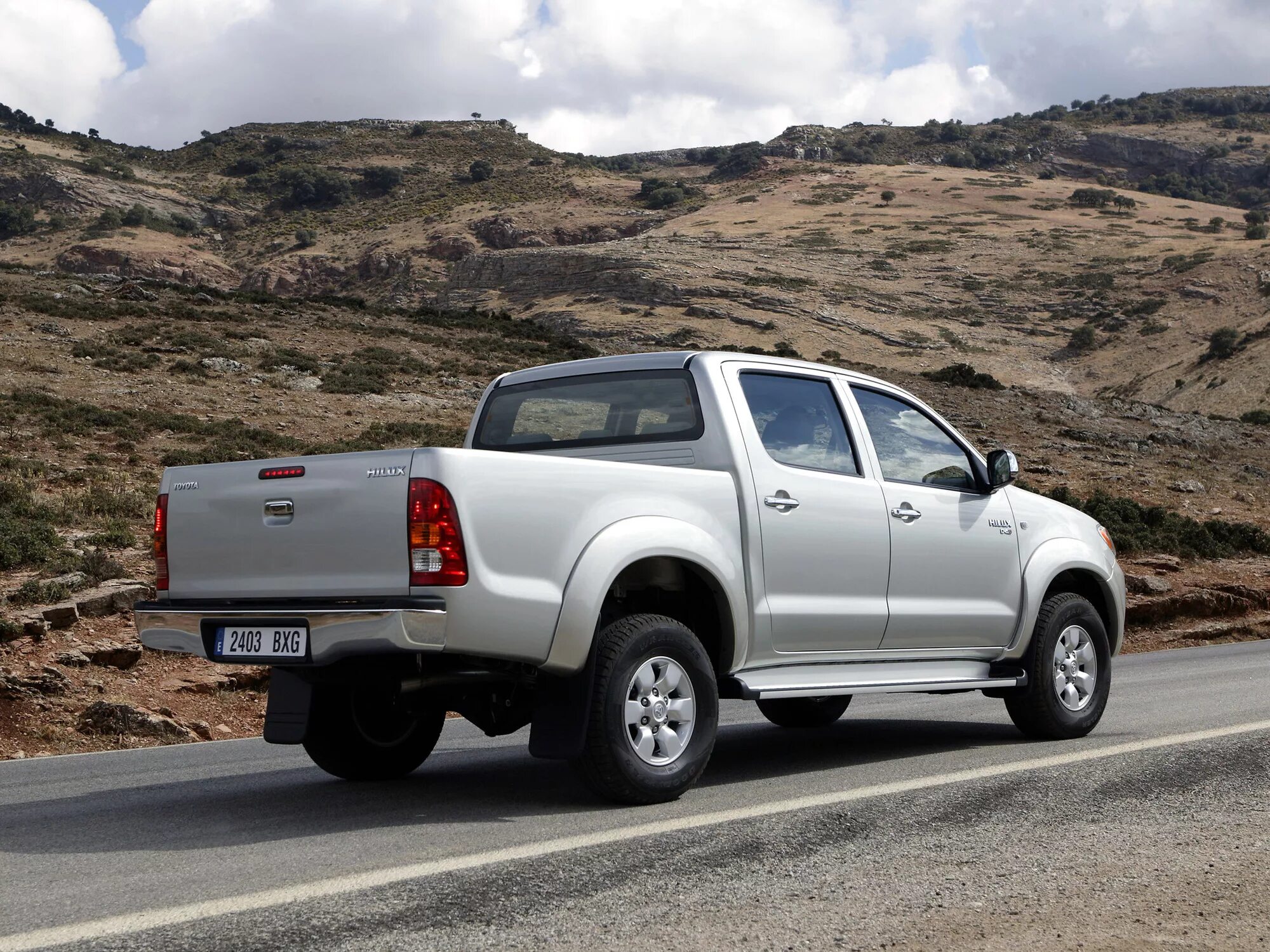 Toyota hilux 7 поколение. Toyota hilux 2008. Toyota hilux pickup 2005 7 поколение. Тойота хайлюкс 7 поколения. Toyota hilux vii рестайлинг.