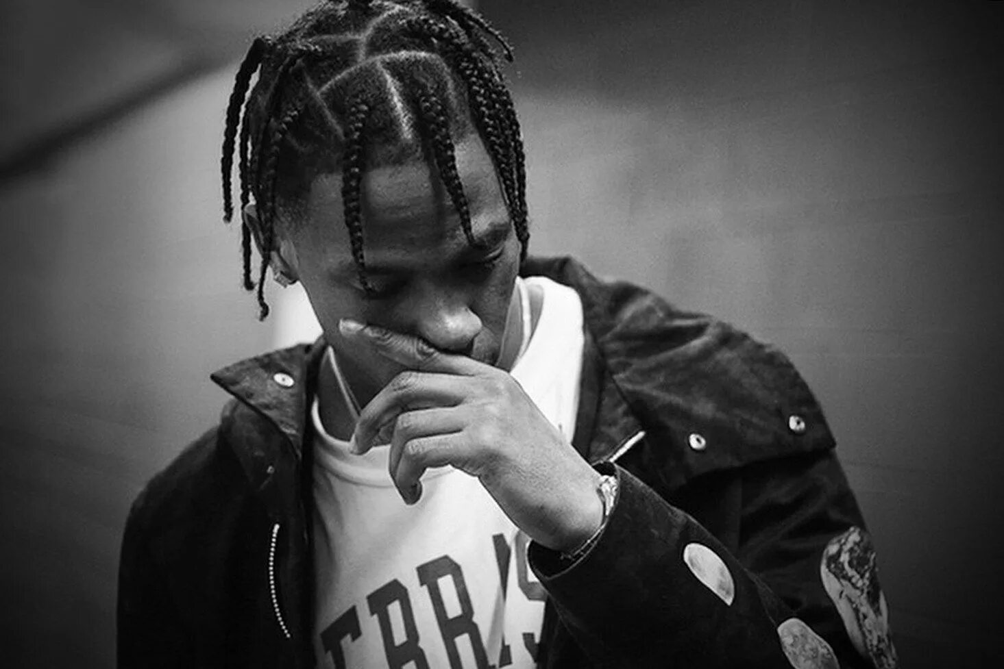 Трэвис Скотт. Рэпер Travis Scott. Косички Трэвиса Скотта. Трэвис Скотт чб.