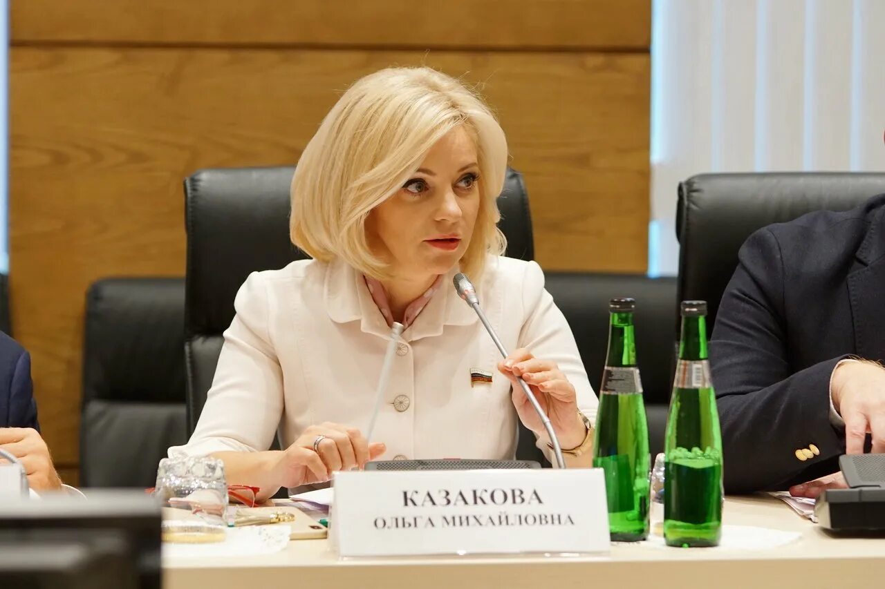пленарное заседание. круглый стол мероприятие с президентом. госдума казакова ольга михайловна. расширенное заседание комитета по культуре госдумы. ольга казакова депутат гд рф.