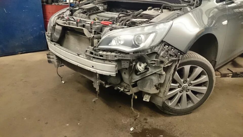 Демонтаж переднего. Опель астра j без бампера. астра н без бампера. opel astra h без переднего бампера. опель астра j без переднего бампера.