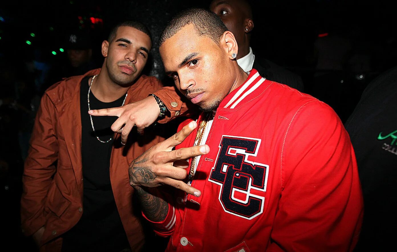 Группа mobb deep. Шон комбс и тупак. Группа mobb deep. Tupac shakur распальцовка. Boogie рэпер лейбл shady records.