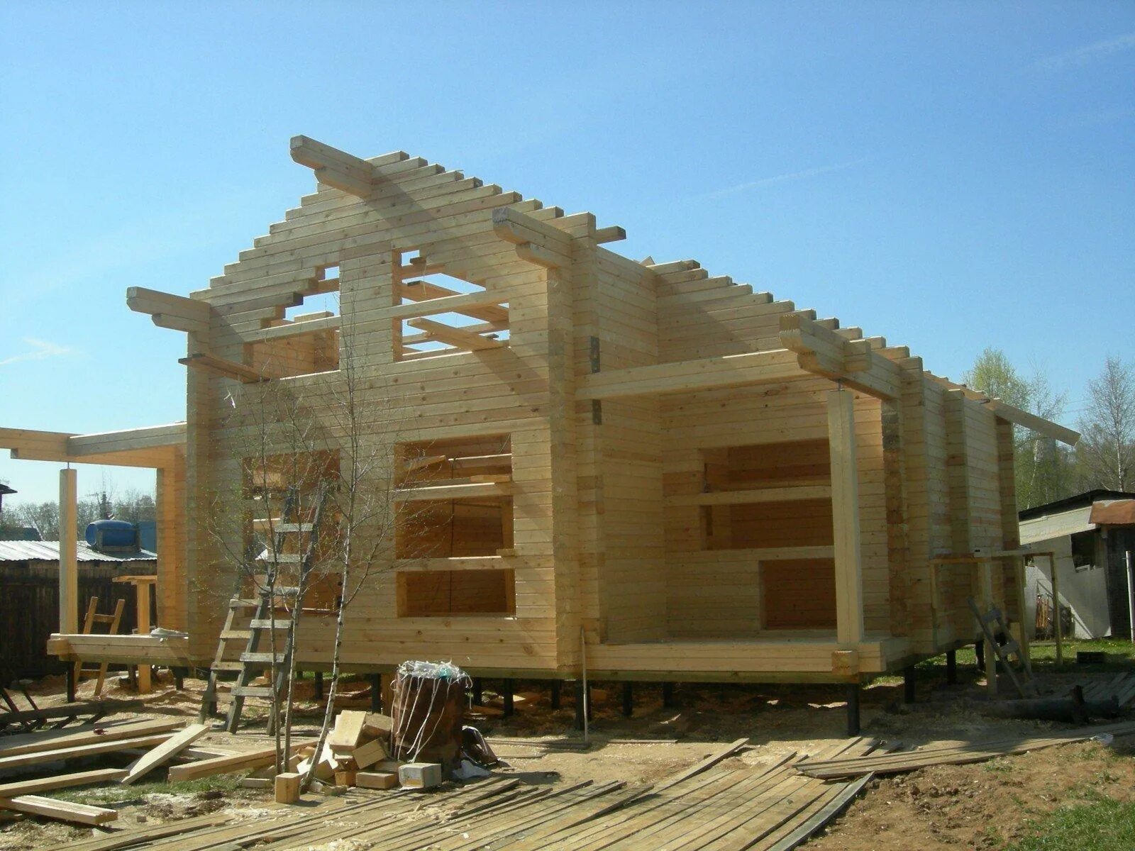 Экодом уфа. Фото домов из профилированного бруса спустя год после стройки. Башкирская строительная компания. Строительство домов башкирия. Деревянный дом в акбердино.