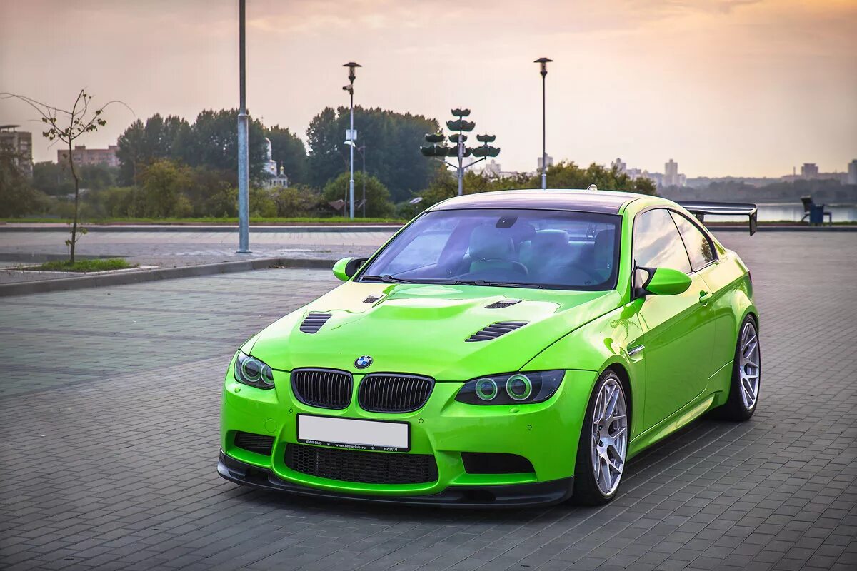 BMW e92 хамелеон. BMW e92 зеленая. BMW e92 Coupe зеленая. BMW e92 салатовая.