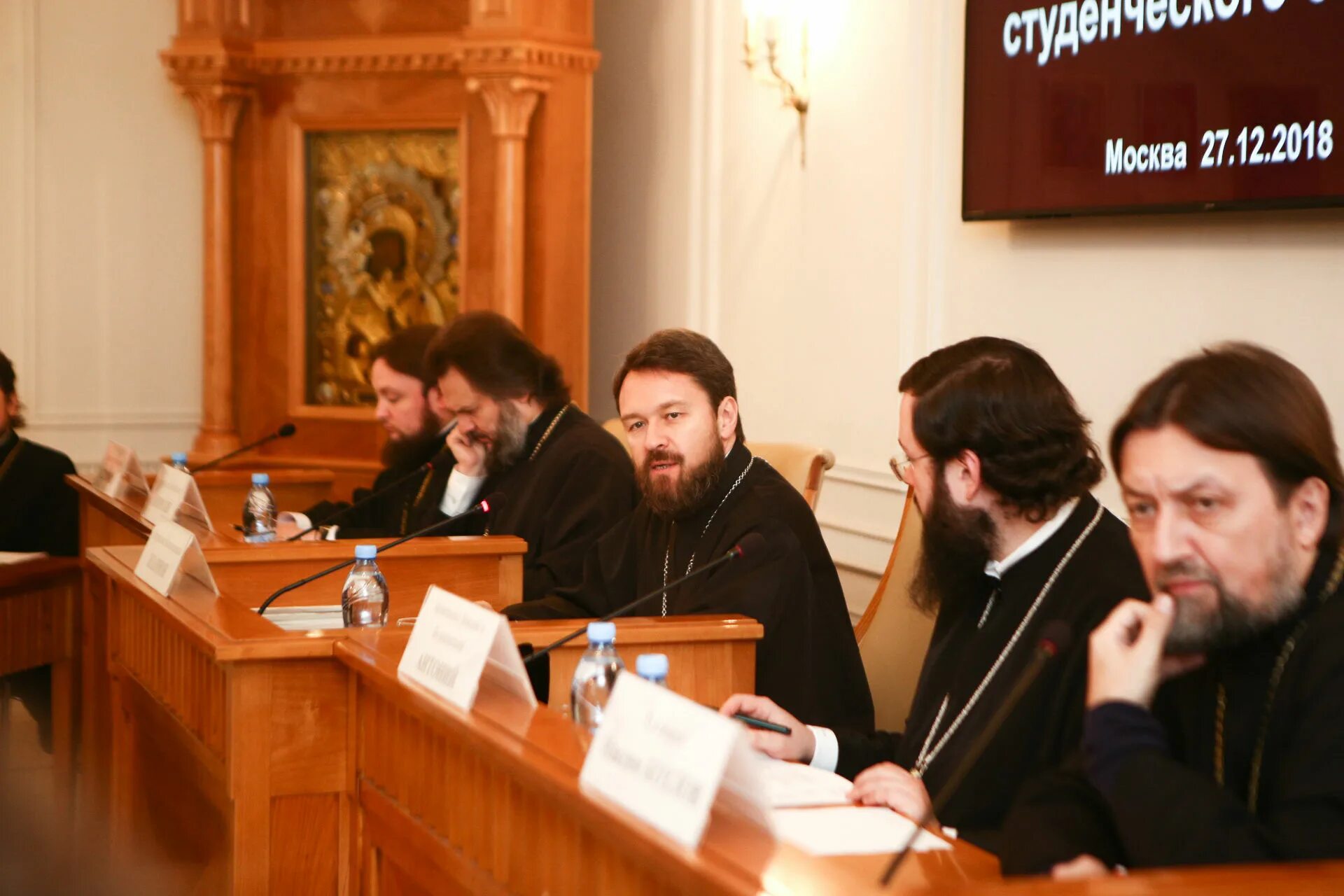 Публичность во вред: не имея медобразования, епископ Иларион (Алфеев) советует п