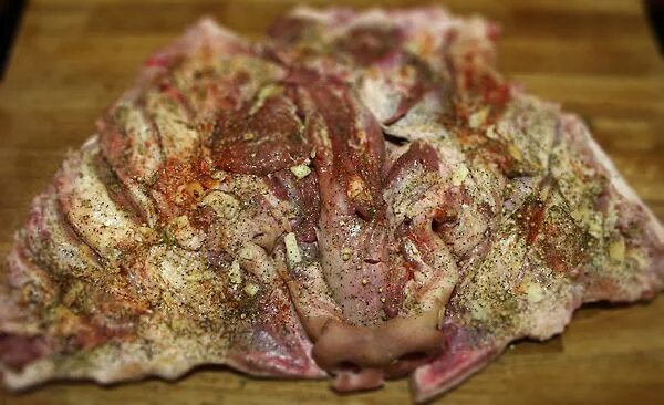Как сделать рулет из головы. Рулет из свиной головы. мясной рулет из свиной головы. рулет из головы свинины.