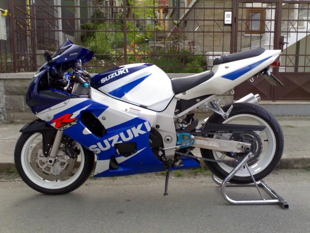 Suzuki GSX R 600 k2. Suzuki GSX-R 600 k1. GSX-R 600 k2. GSX-r600 2001.