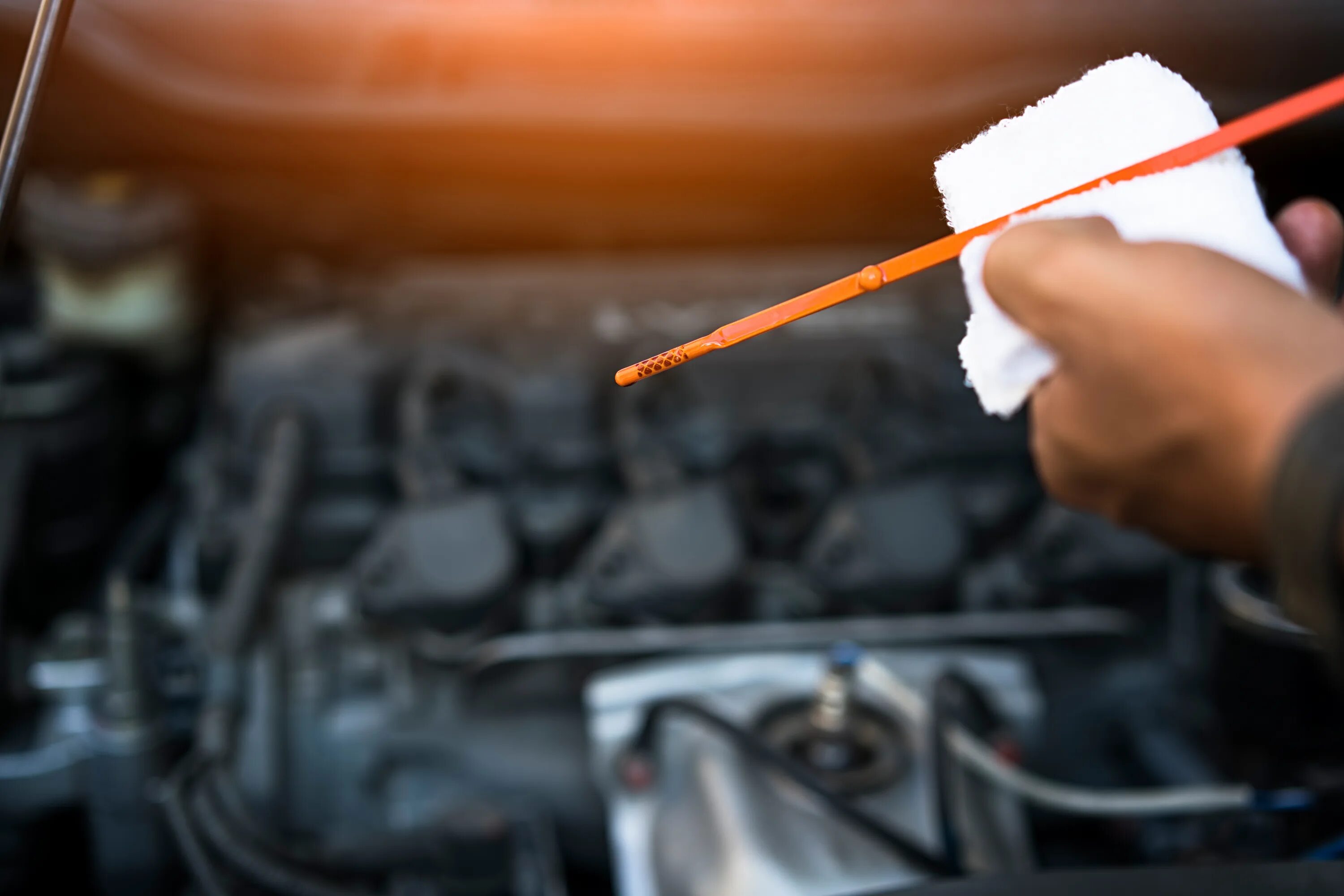 Как проверить уровень масла в двигателе зимой. Check engine и уровень масла. серое масло на щупе.