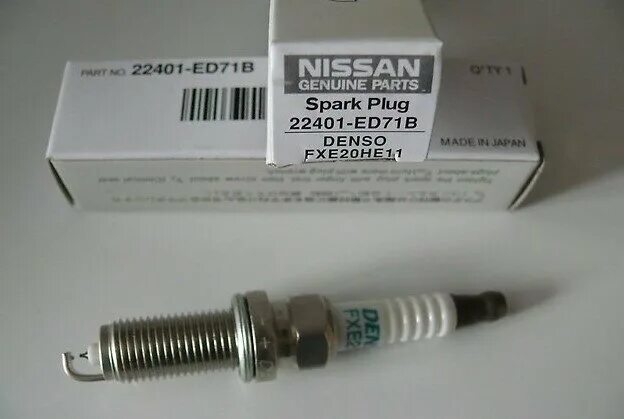 Свечи зажигания оригинал ниссан. Nissan 22401-00q0k 2. 22401ed71b свеча. 22401-Ed71a. Свечи 22401-ed71b контрафакт.