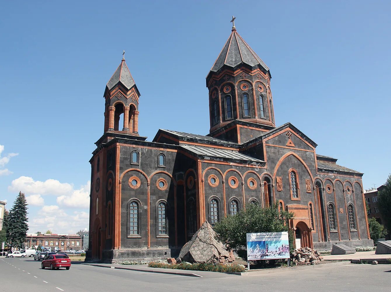 Церковь Святой Богородицы (Гюмри). Церковь Святого Акоба Гюмри. Ленинакан Гюмри достопримечательности. Йот Верк Церковь в Гюмри.