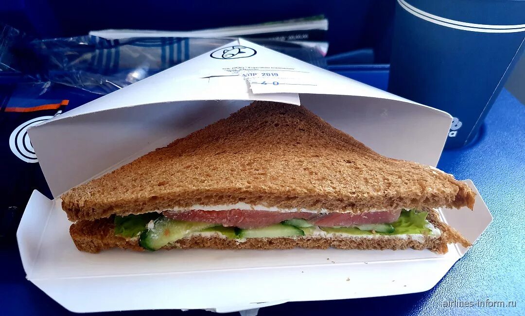 Бутерброд из самолета. Самолет из еды для детей. Авиакомпания азимут бортпитание. Оригинальные вафельки для детей. Sw3 сэндвич авиакомпания азимут.