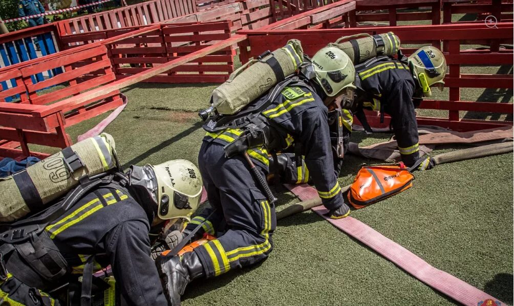 Пожарные и спасатели. Газодымозащитник. Аварийно спасательные мероприятия. Проведение спасательных работ на пожаре. Пожары на промышленных объектах.