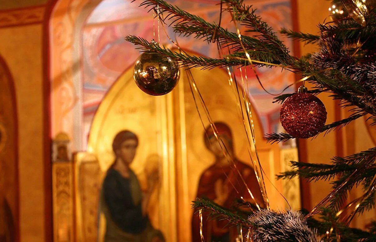 Казанская церковь иркутск 2021 зима-. Литургия в новогоднюю ночь. Новогодняя ночь 2024 в храме. Православный новый год в 2022 году. Навечерие рождества христова в храме.