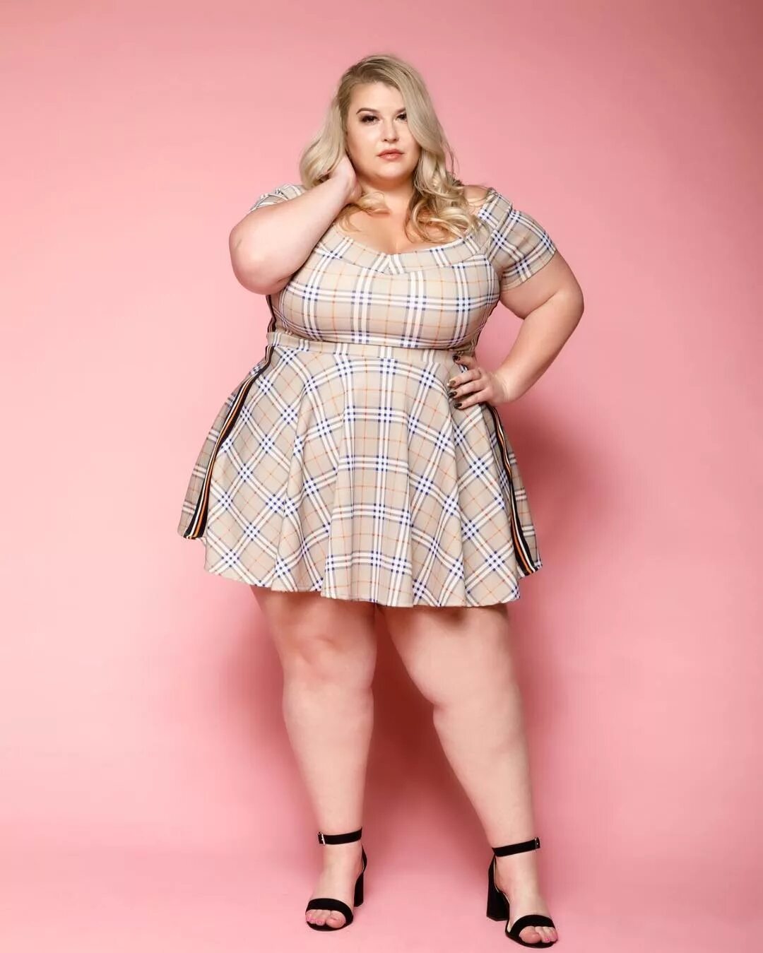 Lyndsay Patricia. Plus Size model "Lyndsay Patricia".