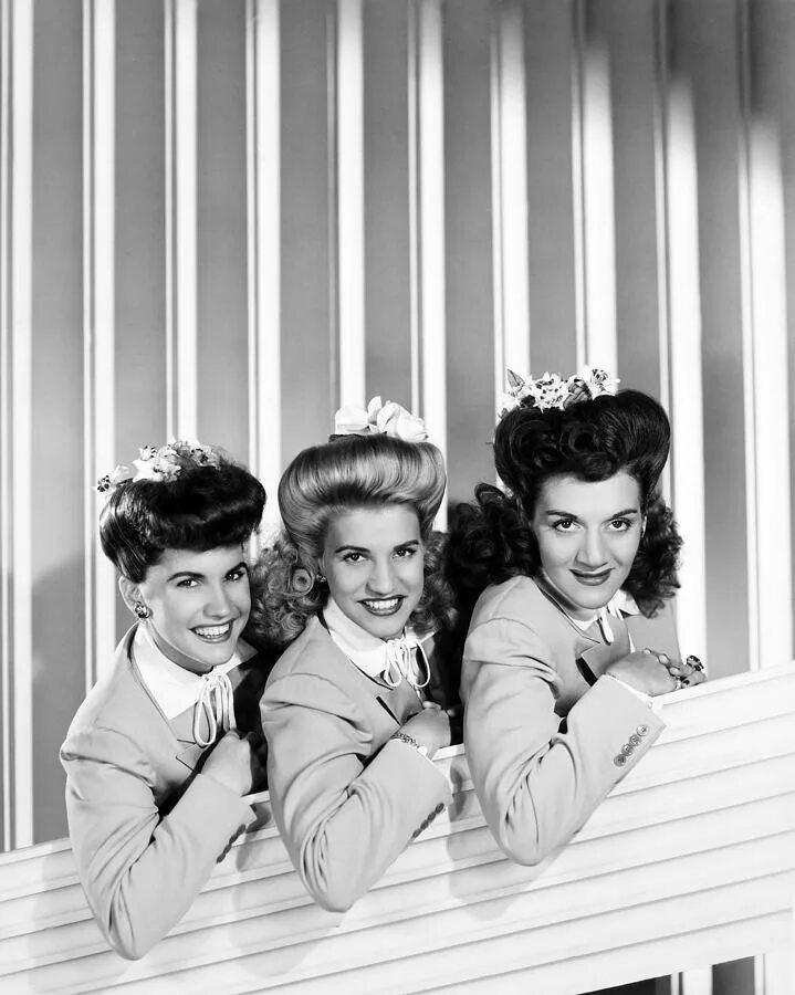 Сёстры Эндрюс. Лаверн Софи Эндрюс. The Andrews sisters фото. The Andrews sisters в старости. Трио сестер