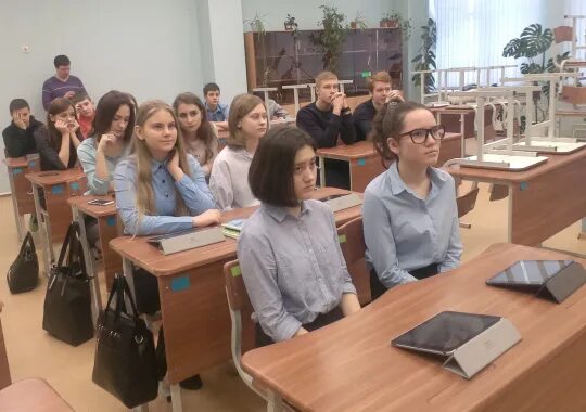 Двухстах школах. Школа 200 екатеринбург. Двухстах школах. Школа 67 мариуполь. Школа 200 екб.