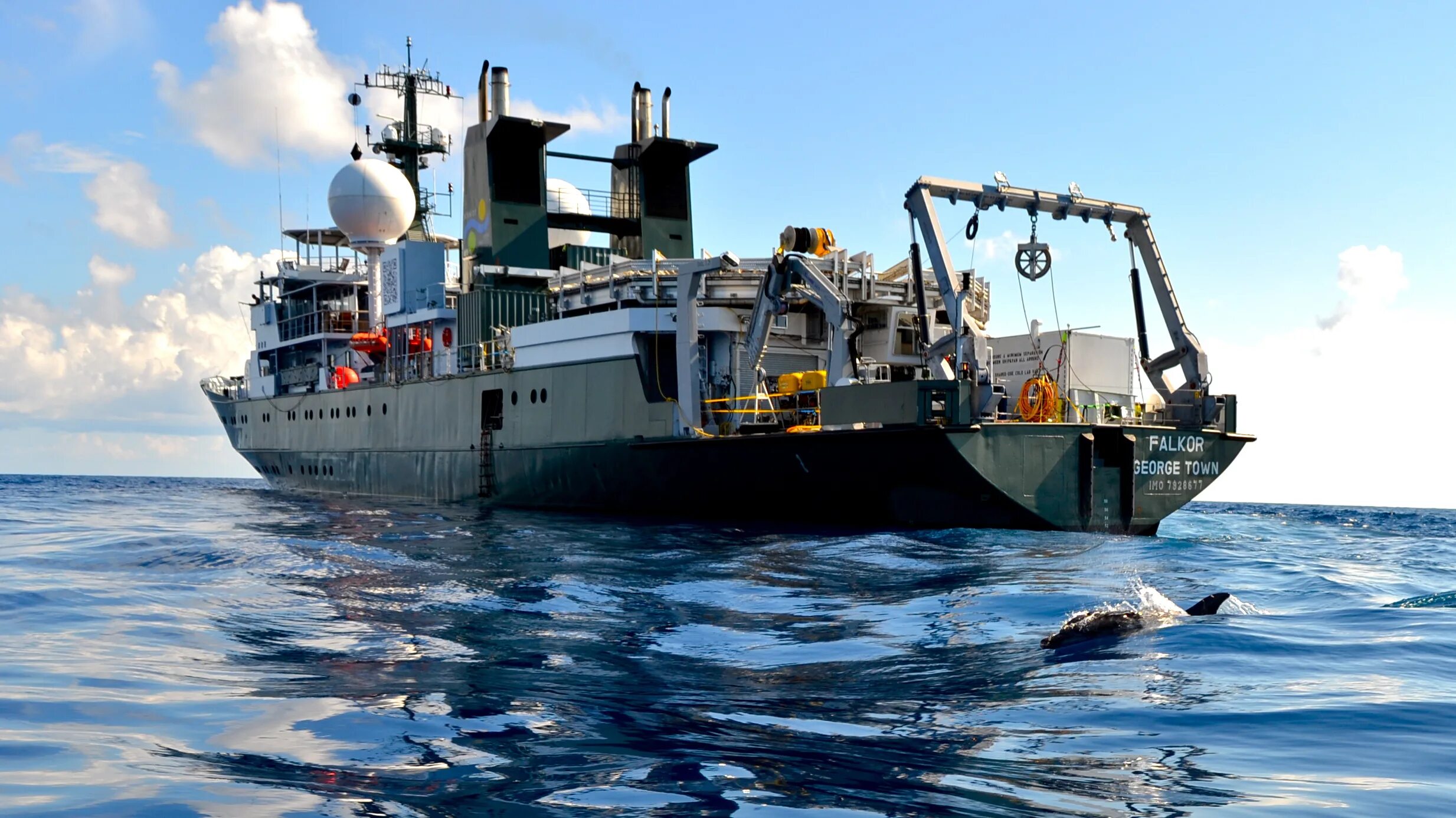 Грузовой корабль. Контейнеровоз dwt 36000. Контейнеровоз оск. L profile shipping specification. Морские перевозки.