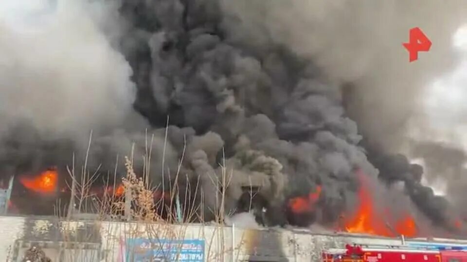Горит вайлберис. Фура на трассе. Московский пожар. Горит вайлберис. Пожар в офисе.