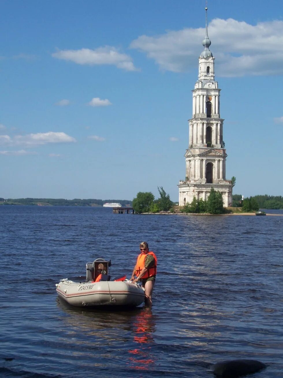 Рыбинское водохранилище город молога. Рыбинское водохранилище затопленная церковь. Рыбинское водохранилище город молога. Рыбинск затопленный город молога. Рыбинское водохранилище церковь.