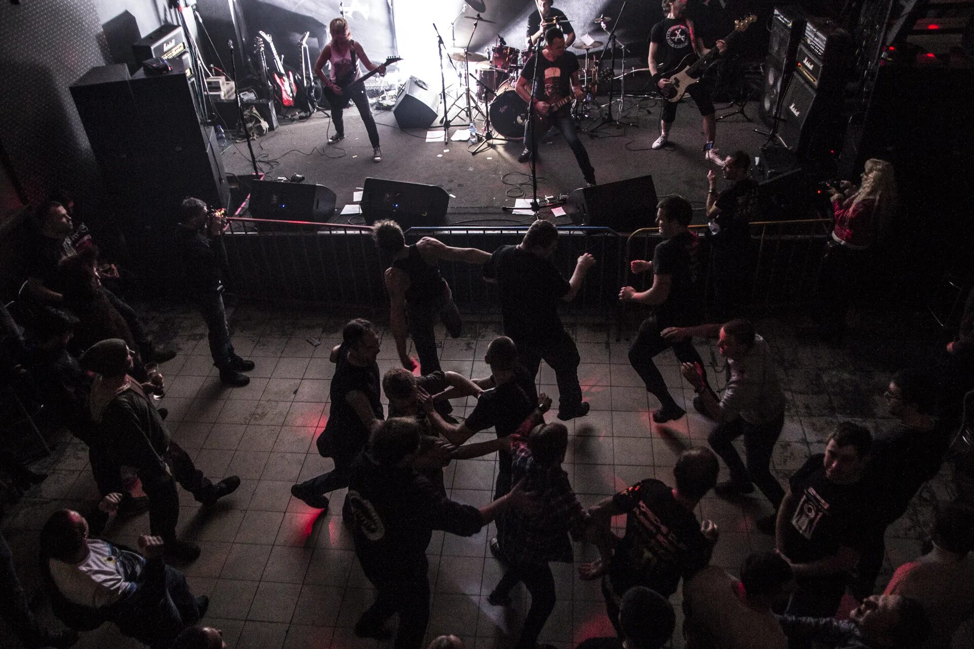 За какие клубы выступал. Концерт в клубе. А клуб смоленск. Рамиль концерт. Рок клуб.