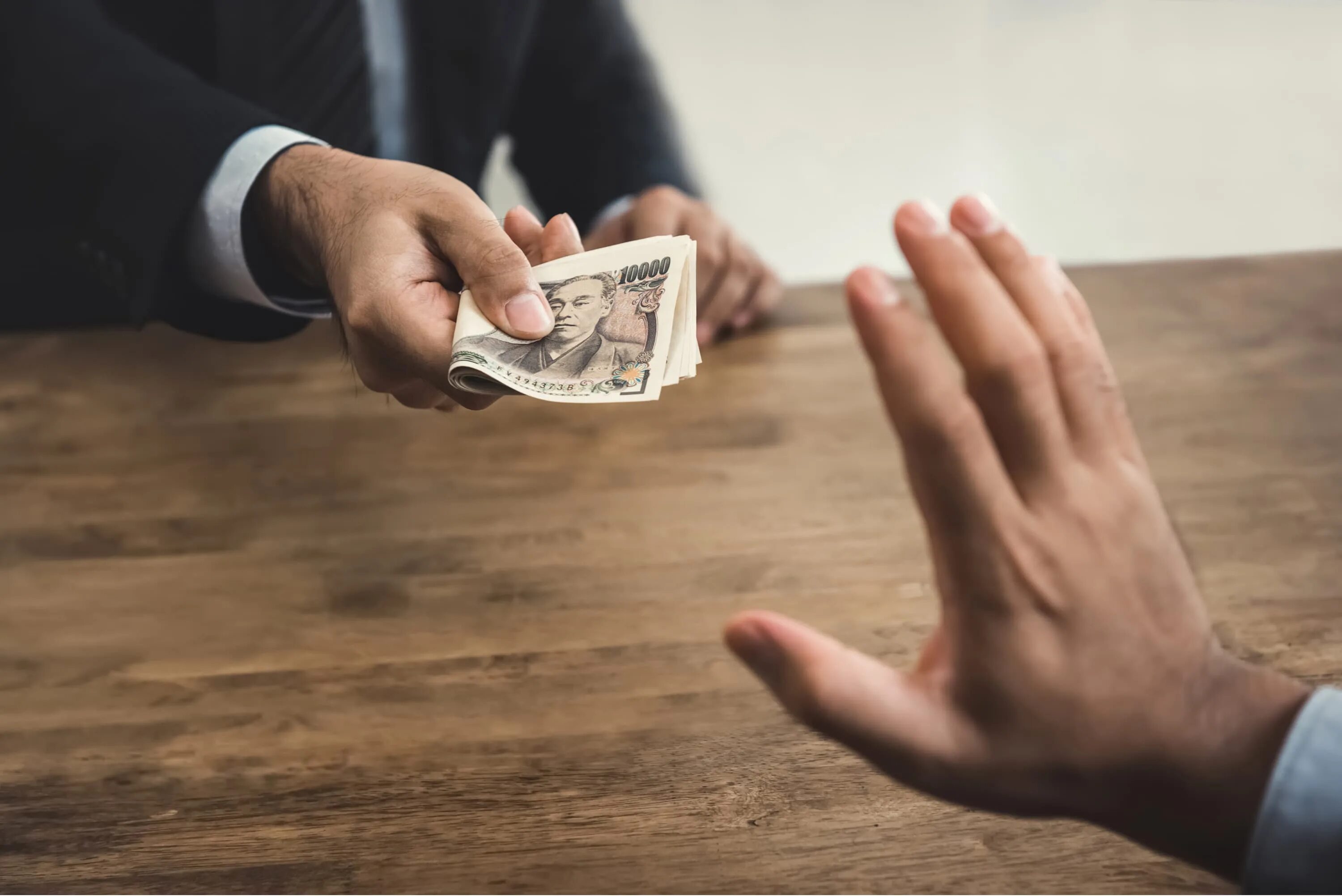 Borrow carry. Дорого деньги. отвергать деньги. borrowing money. borrow money картинка.