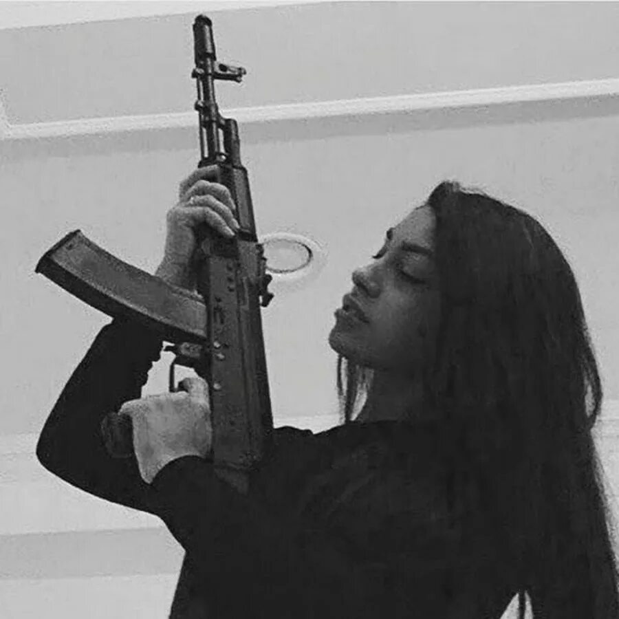 Девочка 12 бандитка. Вот она ей бандитка. Сохры абу бандитки. Стиль бандитки девушки. Вот она ей бандитка.