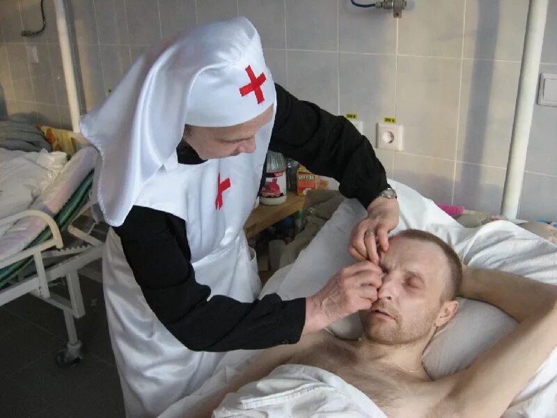 Помощь раненым