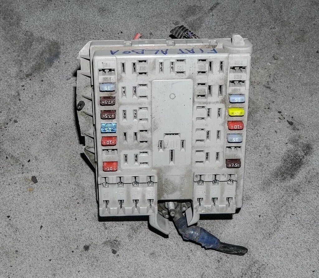 3 дизель. Блок предохранителей фиат альбеа 1. Предохранители фиат альбеа 1. 4. 4.