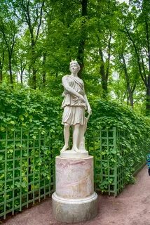 Какие статуи в летнем саду