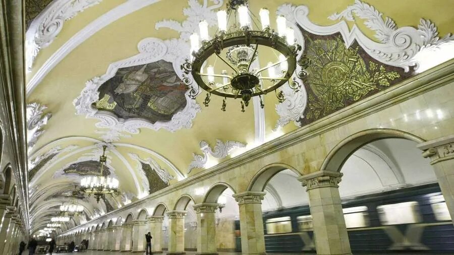 Комсомольская кольцевая фото. Районы москвы метро комсомольская. Станция комсомольская сокольнической линии. Метро комсомольская кольцевая ступеньки. Районы москвы метро комсомольская.