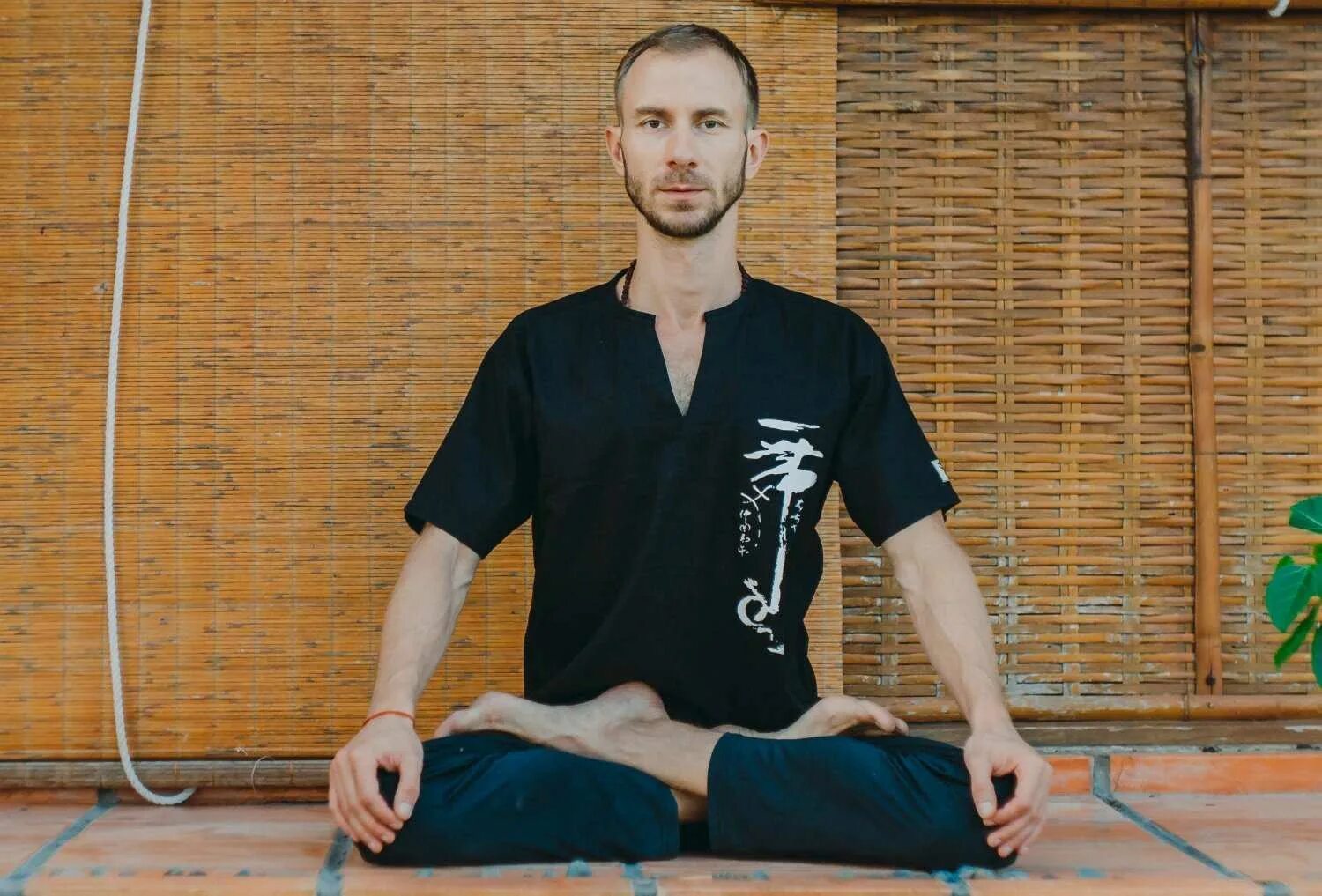 Преподаватель йоги на Бали. Йога тур с Кириллом.