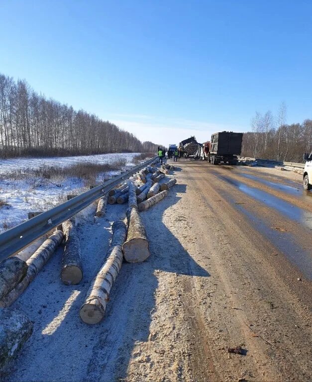 Почищены ли дороги. Снежная колея во дворе. Нечищеная от снега дорога. Почищены ли дороги. Лед на улицах оренбурга.