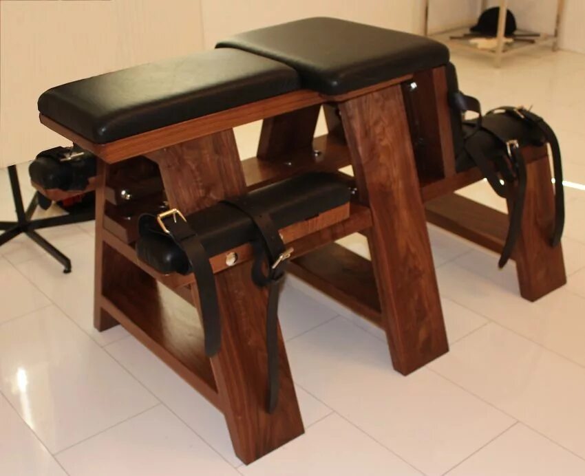 Скамья для телесных наказаний. Станок для порки. Кресло для бондажа. Деревянная мебель бдсм. Станок для порки.