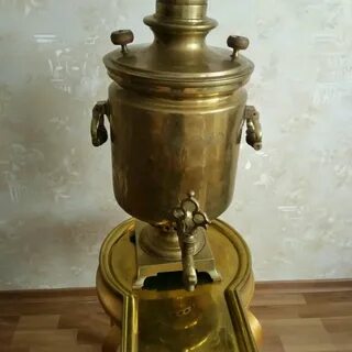 Старинный самовар на дровах